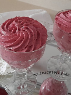 Una foto de Postre de frutos rojos