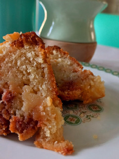 Una foto de Budín húmedo con chips de dulce de leche