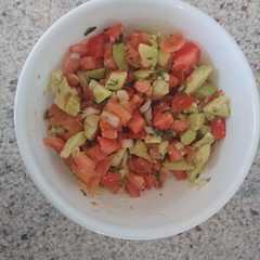Una foto de Tomate, palta y más.
