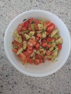 Una foto de Tomate, palta y más.
