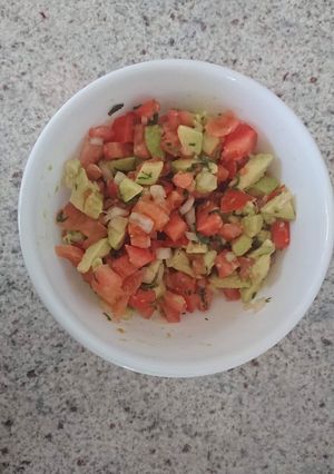 Una foto de Tomate, palta y más.
