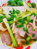 Bún Bò Huế (Bò tái,nạm bò có da và chả lụa)