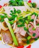 Bún Bò Huế (Bò tái,nạm bò có da và chả lụa)