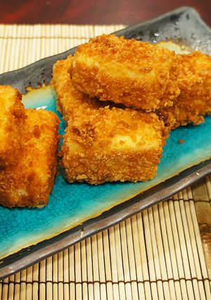 A picture of Panko Crispy Fried Tofu w/ Salt and Pepper Powder.