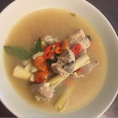 A picture of Pork ribs lemongrass soup.
