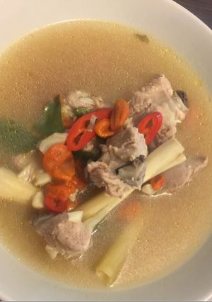 A picture of Pork ribs lemongrass soup.