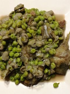 Una foto de Guisantes con habas y alcachofas 🫛
