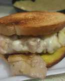Sándwich🥯de pollo🍗hawaiano🍍🧀🥐