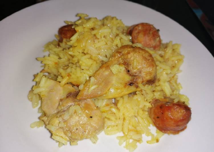 Paella de pollo y longaniza