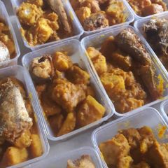A picture of Porriage yam with titus fish.