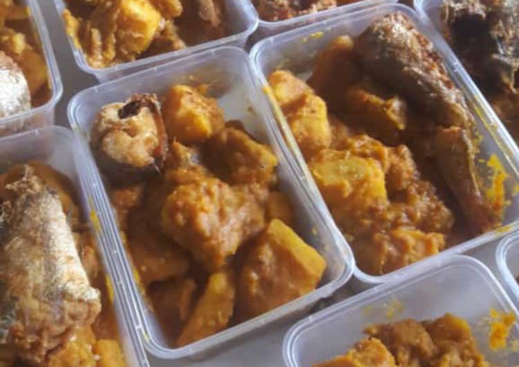 Porriage yam with titus fish