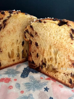 Una foto de Panettone con chip de chocolate