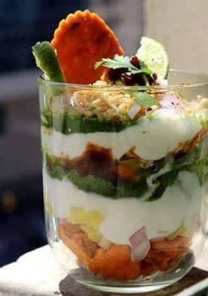 A picture of Chaat papadi in new style.