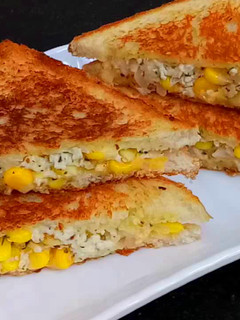 कॉर्न पनीर चीज़ सैंडविच (Corn Paneer Cheese Sandwich recipe in Hindi) रेसिपी मुख्य फोटो