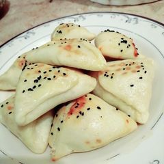 A picture of Chicken tikka buns.