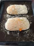 ขนมปัง Ciabatta ใส่พริกฮาลาพิโนกับเชดด้าชีส
