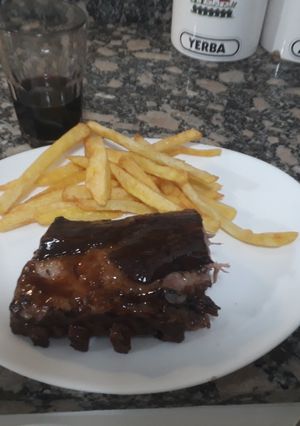 Una foto de Pechito de cerdo breseado y laqueado con salsa BBQ