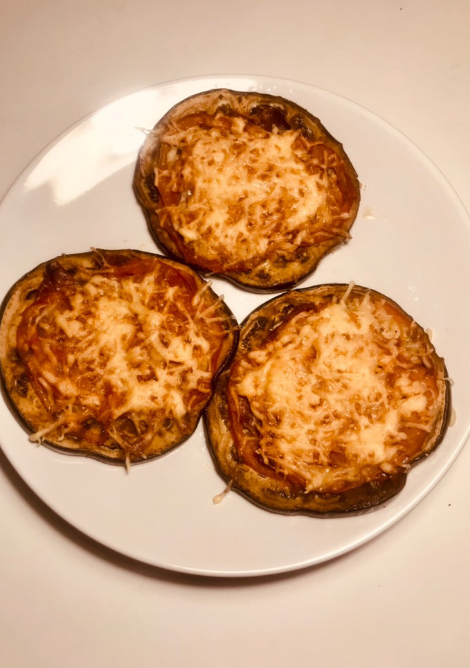 Una foto de Mini-Pizza de Berenjena 🍆 al horno 🍕