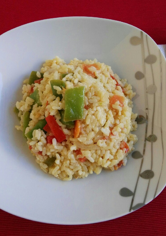 Una foto de Arroz con verduras y mostaza