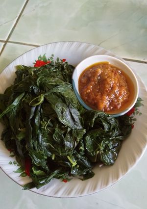 Foto resep Merebus lalapan daun singkong dan daun pepaya