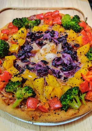 A picture of The not so guilty pizza (whole wheat based).