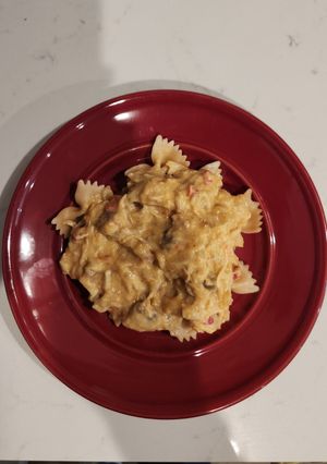 A picture of Roasted Red Alfredo with Chicken.