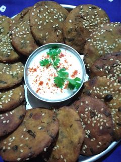 બાજરી ના વડા(bajri na vada recipe in gujarati) રેસીપી મુખ્ય ફોટો