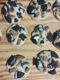 Una foto de Cookies de chocolate con oreo