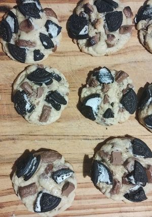 Una foto de Cookies de chocolate con oreo