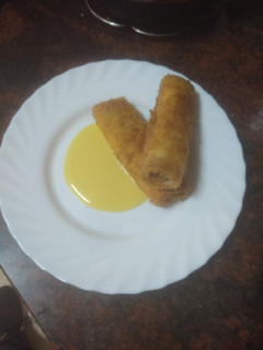 Una foto de Cañas de dulce de membrillo y queso fresco con natillas