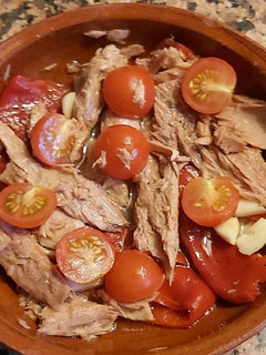 Una foto de Filetes de melva con guarnición
