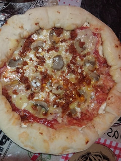 Una foto de Pizza de todo un poco