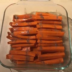 A picture of California Farm Honey Roasted Carrot Sticks.