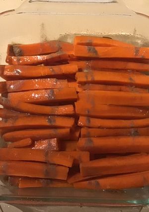 A picture of California Farm Honey Roasted Carrot Sticks.