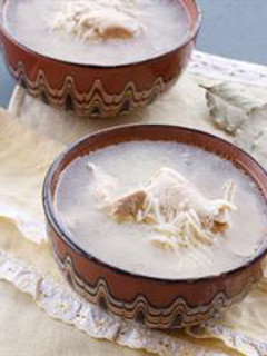 A picture of Chicken and vermicelli soup - shorbet djej.