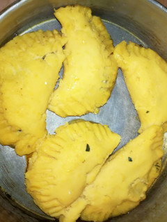 Una foto de Empanadas de maíz con pollo