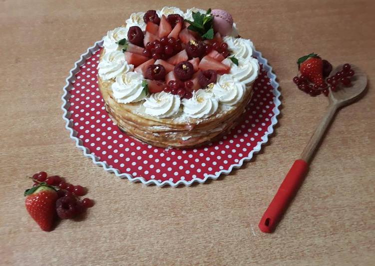 Gâteau de crêpes aux fraises