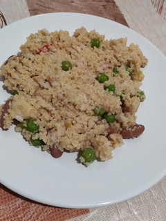 Una foto de Cous cous con legumbres (receta de aprovechamiento)