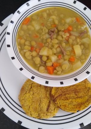 Una foto de Arvejas con carne de lagarto