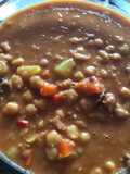 Potaje de garbanzos y chuletas ahumadas de cerdo