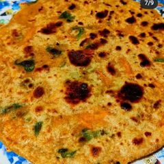 Gajar aur palak ka paratha A picture of Gajar aur palak ka paratha.