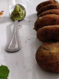 आलू कटलेट (aloo cutlet recipe in Hindi) रेसिपी मुख्य फोटो