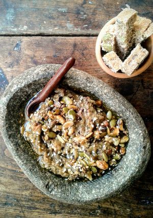 Una foto de Paté de BERENJENAS asadas con aceite aromatizado y crujiente