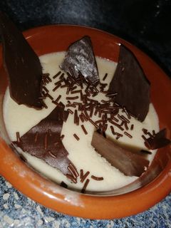 Una foto de Mousse de chocolate blanco