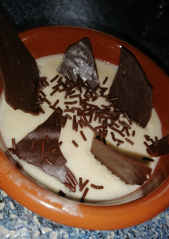 Una foto de Mousse de chocolate blanco