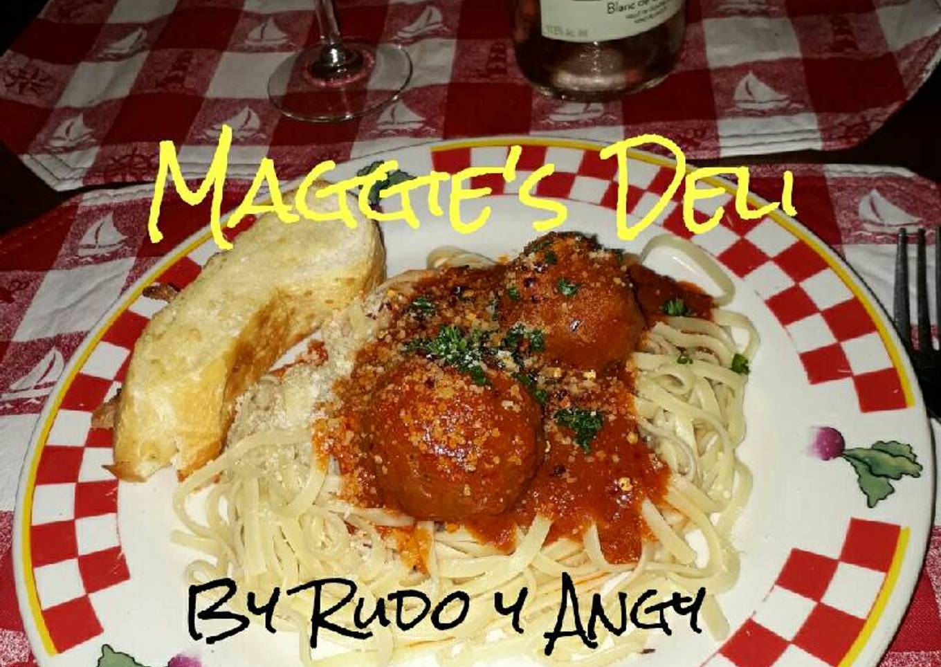 Albóndigas y espaguetis en salsa Ragú