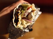 Una foto de salsa kebab