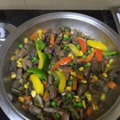A picture of Vegetable sukha in green curry paste.