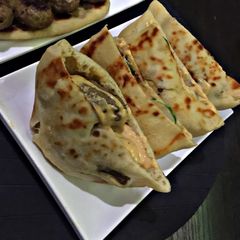 A picture of Beef kebab Pita pockets.