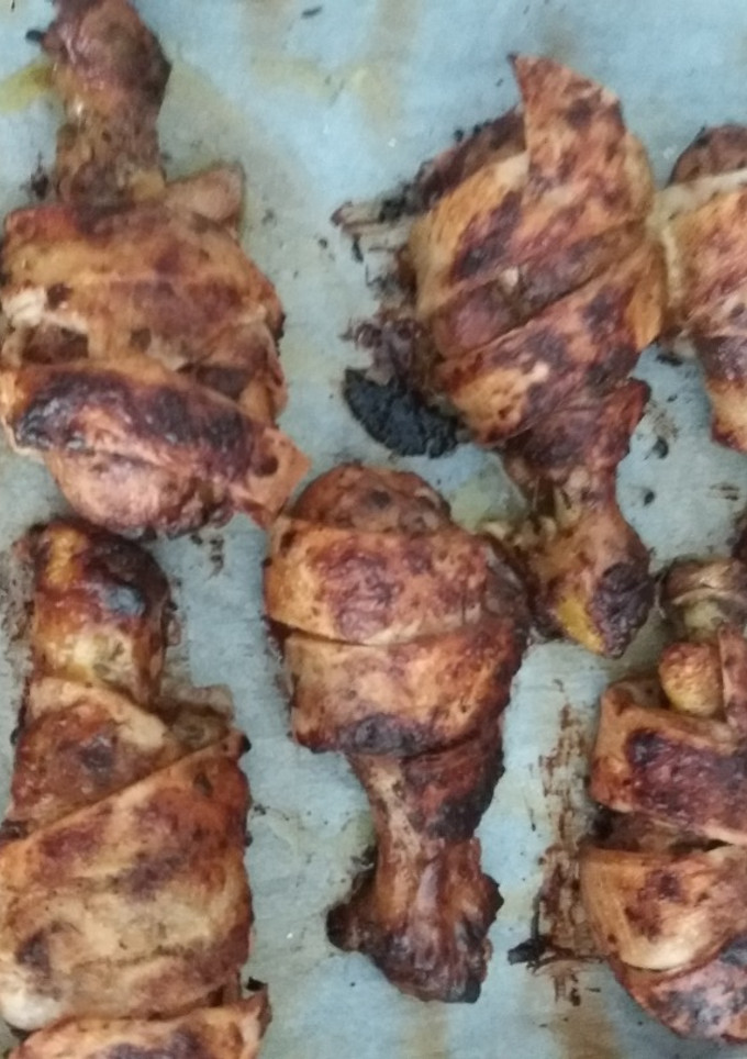 Una foto de Jamoncitos de pollo en salsa de churrasco enrollados con hojaldre